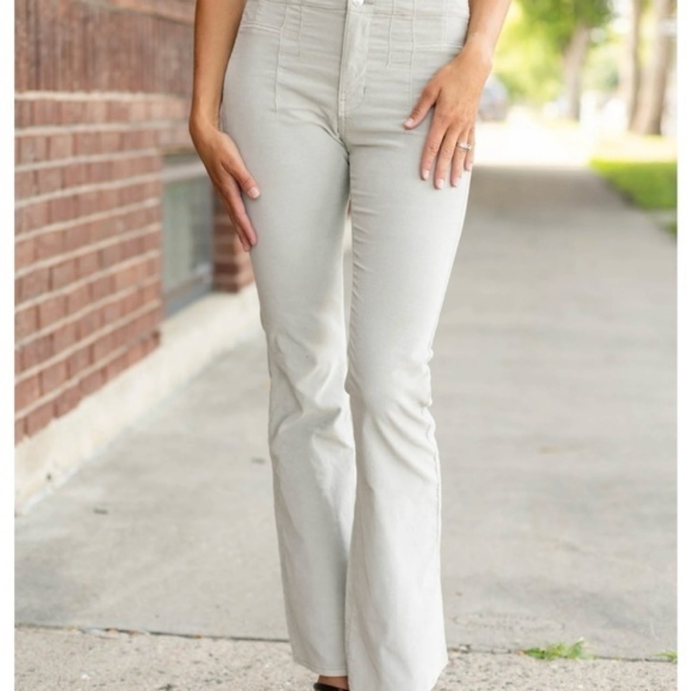 Like New We The Free Jayde Cord Flare Pant in Beluga
Free People, size 28